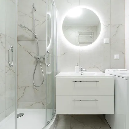 Lumina With Balcony Near Arkadia Center Warschau